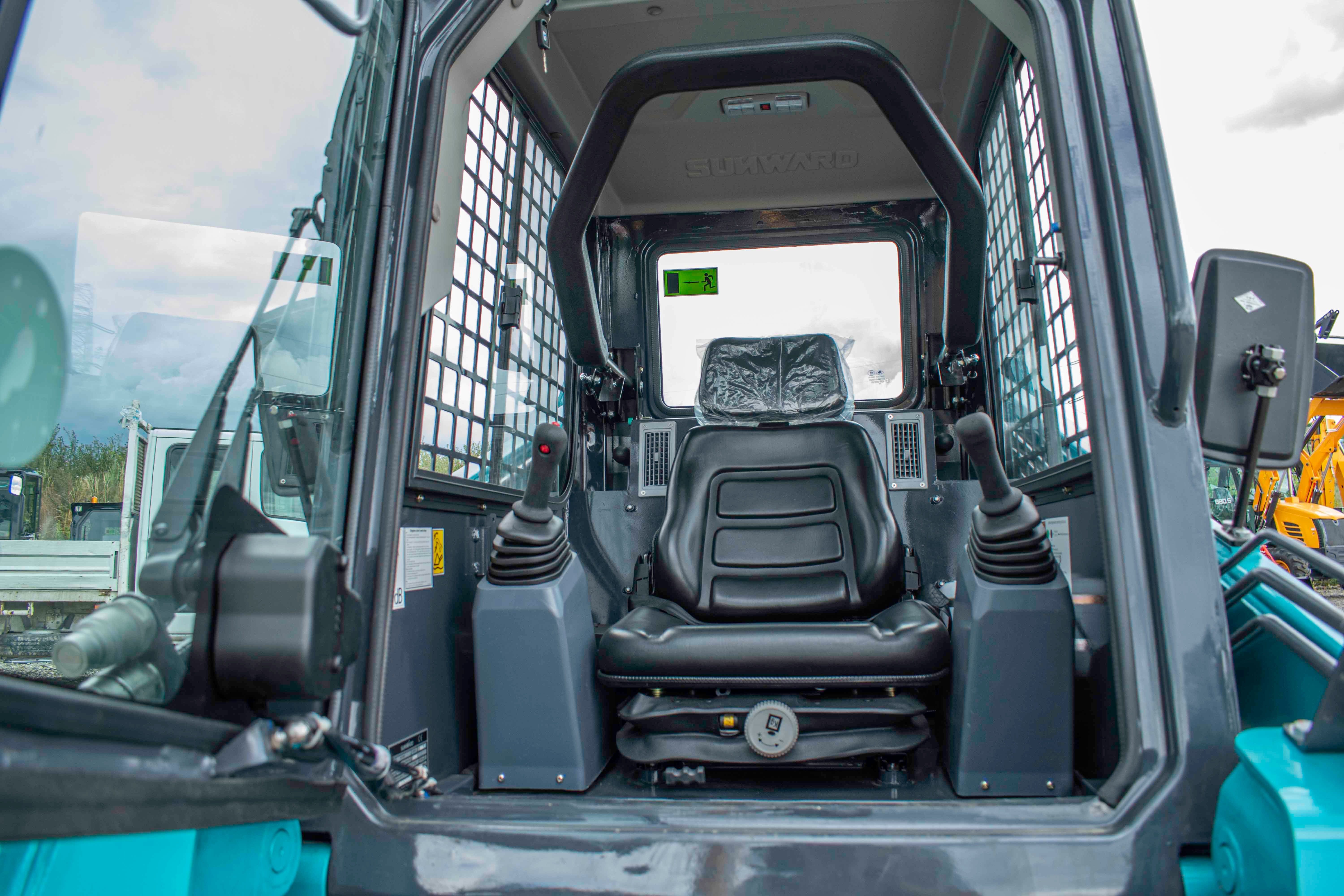 Miniincarcator SUNWARD SWL2830 65 CP scaun