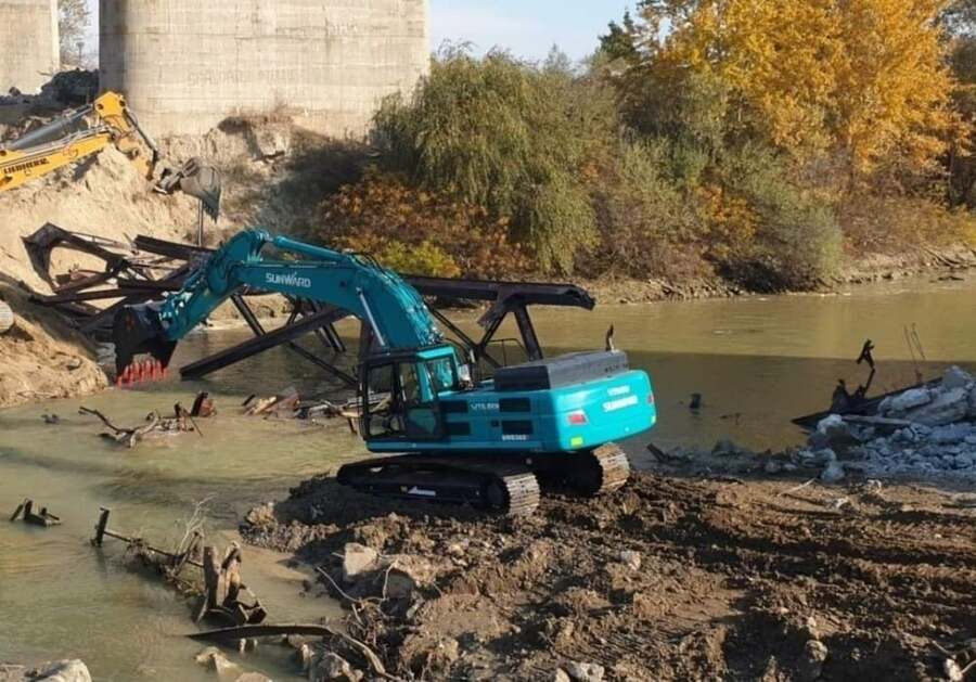 excavatoare Sunward in Romania