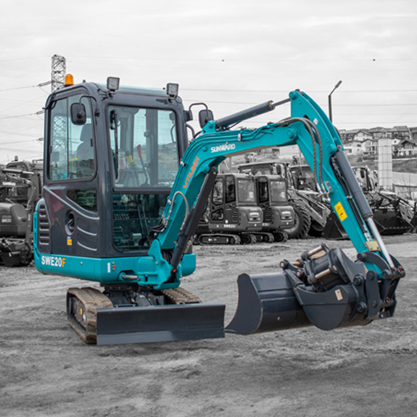 Inchirieri miniexcavatoare Sunward 2-4 tone