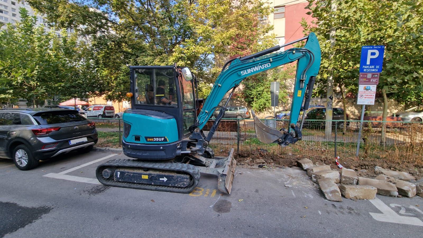 Miniexcavator Sunward SWE35UF la lucrari urbane